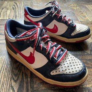 Nike dunk low 2008 stars red white and blue size US 5.5Y